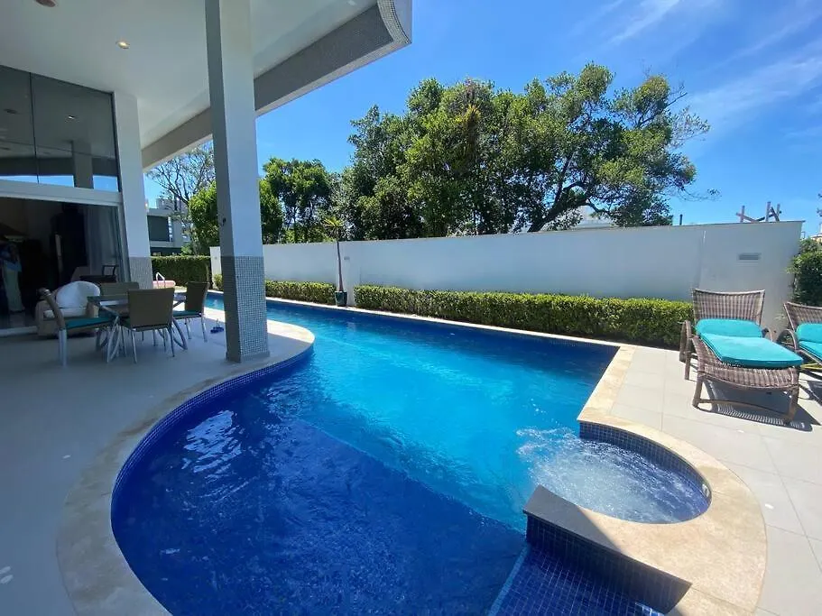 Villa Alto Padrao Jurere Internacional Florianópolis Brasilien